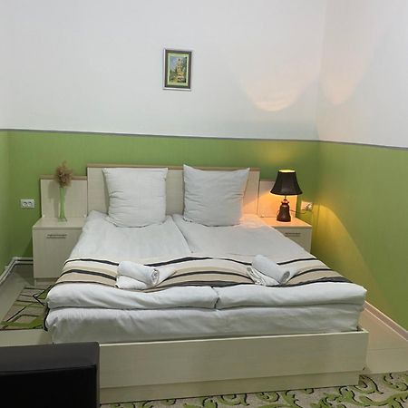 Lind Guest House B&B Ґюмрі Екстер'єр фото