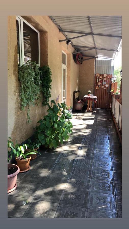 Lind Guest House B&B Ґюмрі Екстер'єр фото