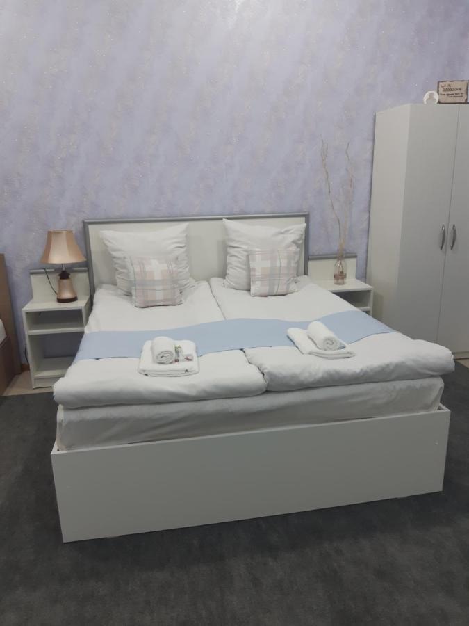 Lind Guest House B&B Ґюмрі Екстер'єр фото