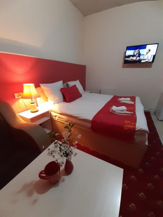 Lind Guest House B&B Ґюмрі Екстер'єр фото