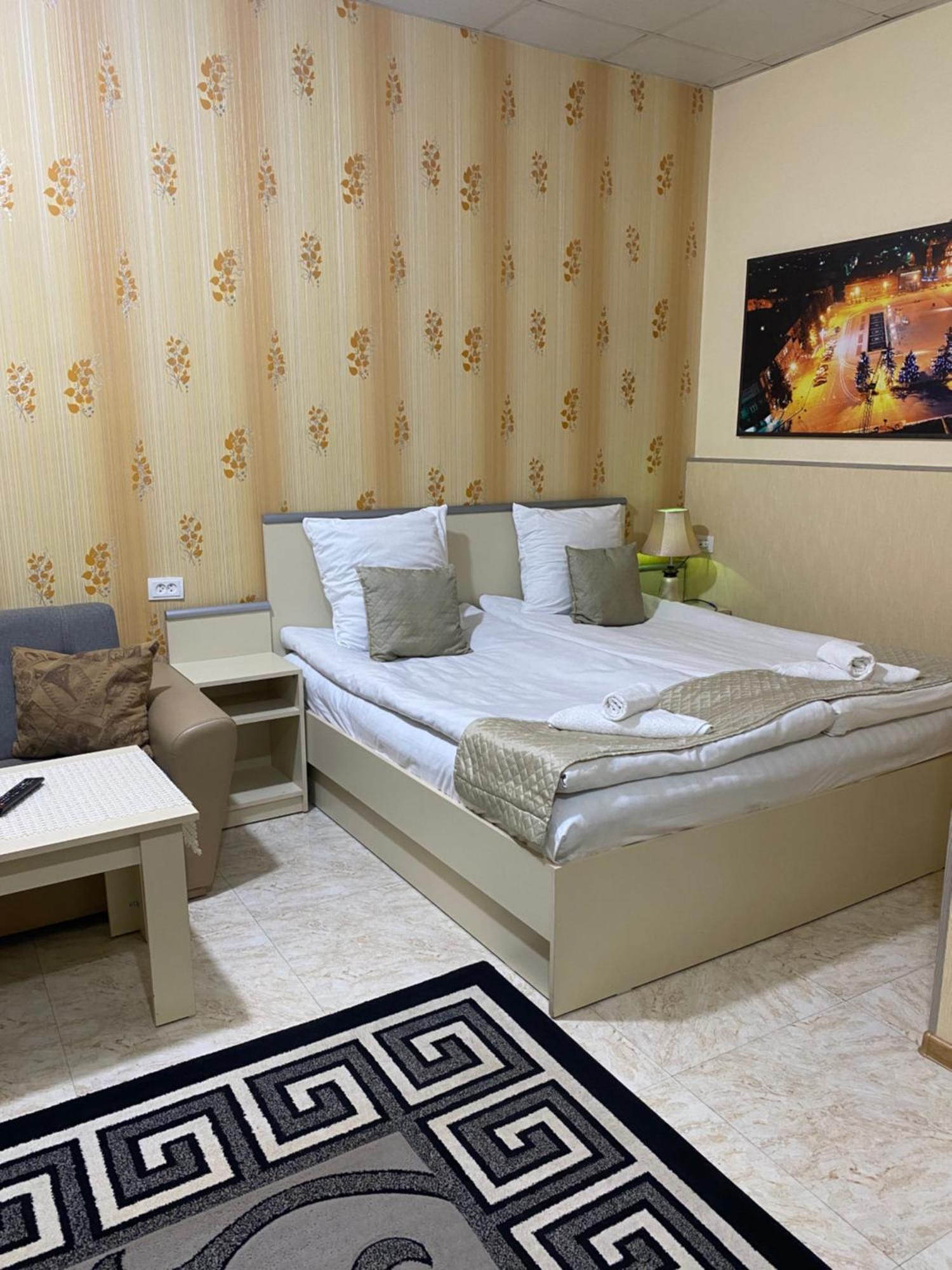 Lind Guest House B&B Ґюмрі Екстер'єр фото