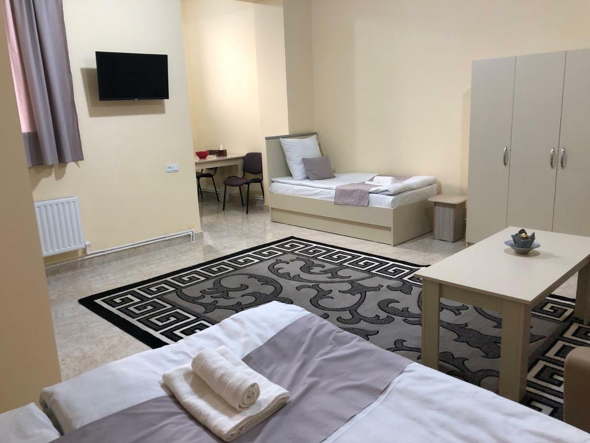 Lind Guest House B&B Ґюмрі Екстер'єр фото